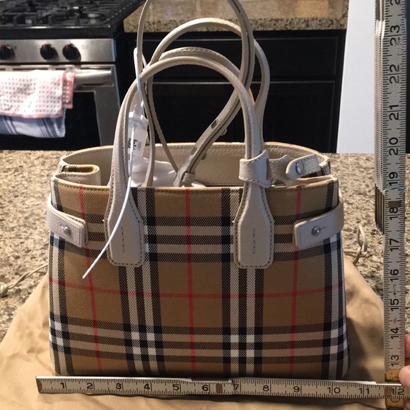 “ Sold” NWT Burberry Vintage Banner - Picture 3 of 8